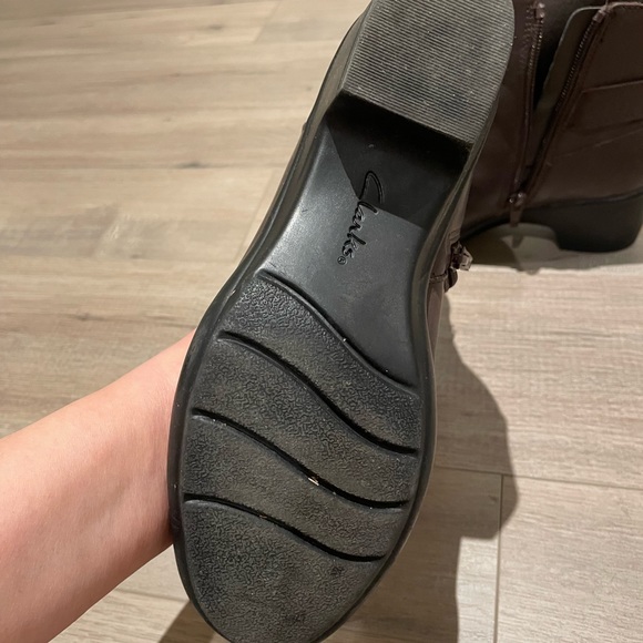 Brown Boots with small heel - Size 7 - Picture 2 of 4